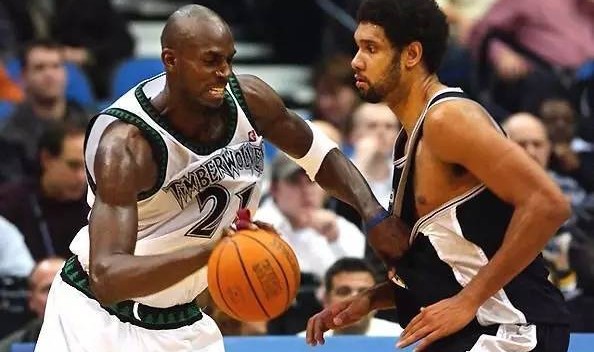  切尔西新帅首秀失利，布莱顿爆冷登顶积分榜  