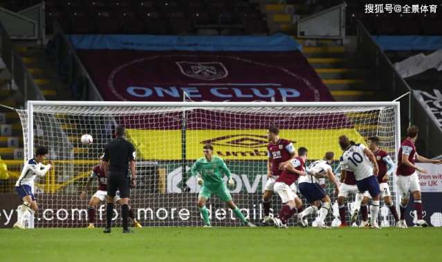  卡尔斯鲁厄前锋状态火热，连续破门领跑射手榜