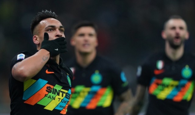  国际米兰客场惊险战平那不勒斯保住榜首