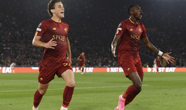  罗德里头球摆渡，利兹联读秒绝平维拉保级