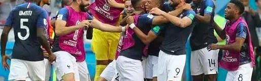  阿森纳青春风暴，客场逆转曼联登顶积分榜