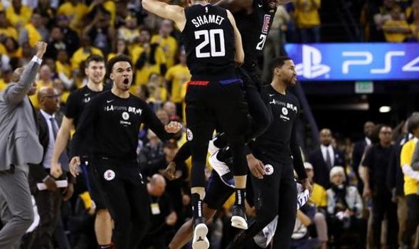 12, 快船逆转太阳锁定季后赛席位  