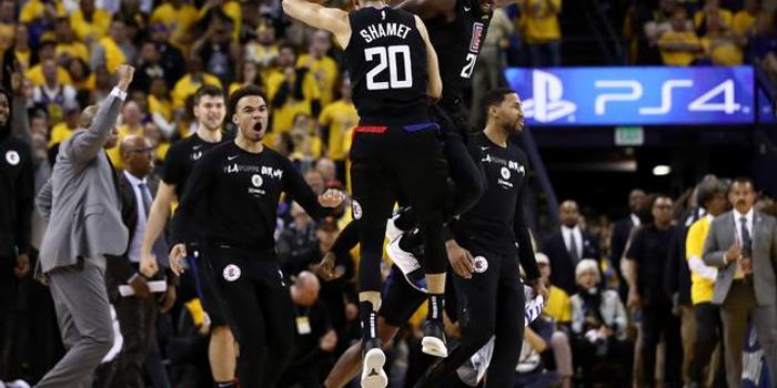 12, 快船逆转太阳锁定季后赛席位  